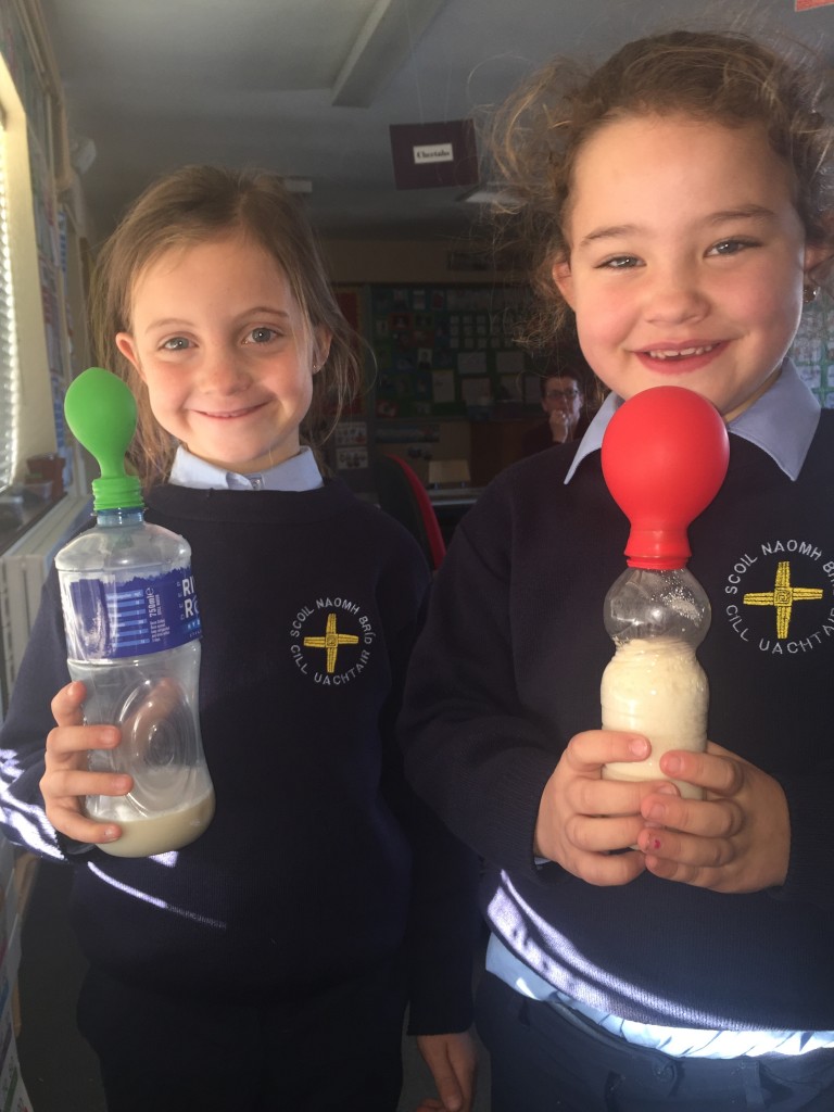 Blowing up balloons using water, yeast and sugar!